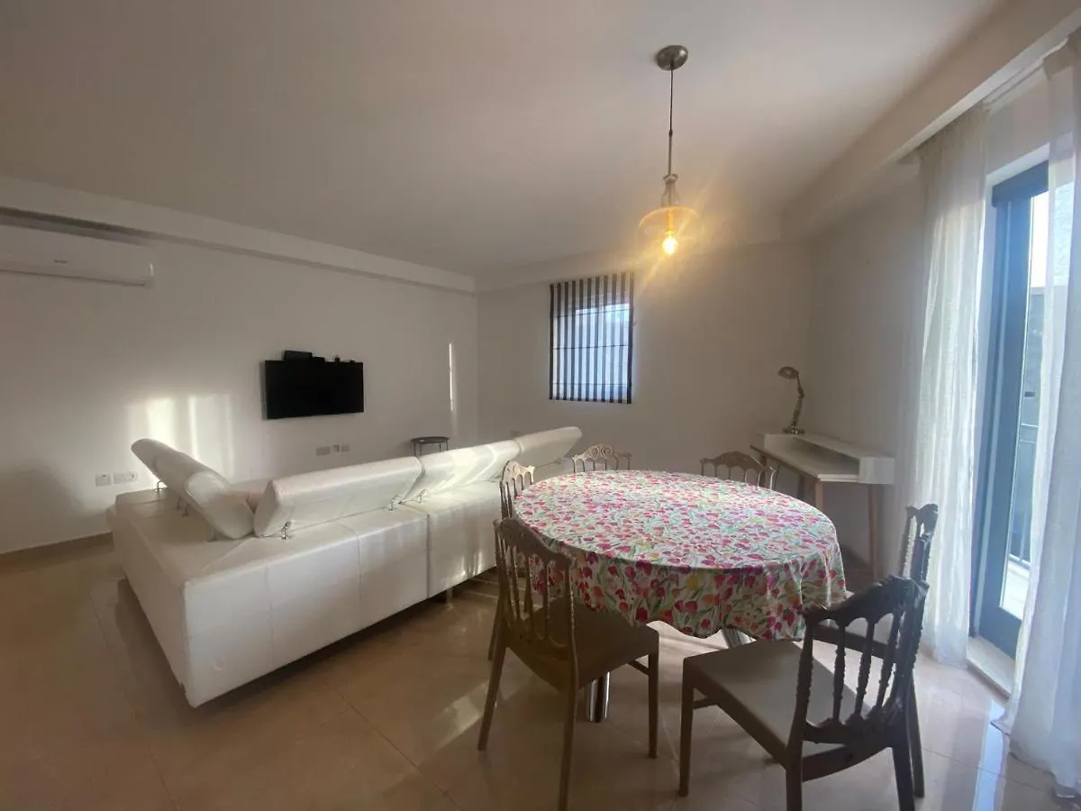Cozy 2 Bedroom Apartment Near Seafront Gzira Malta