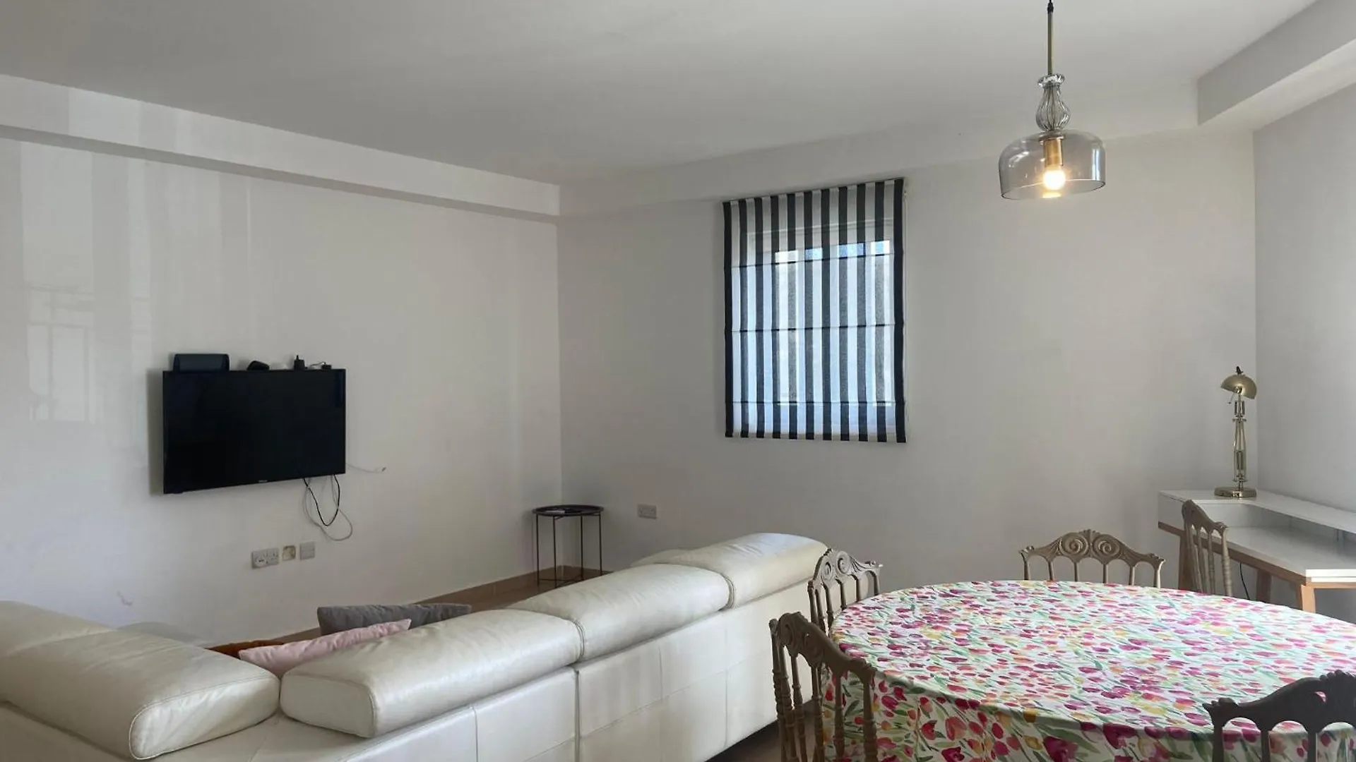 Cozy 2 Bedroom Apartment Near Seafront Gzira