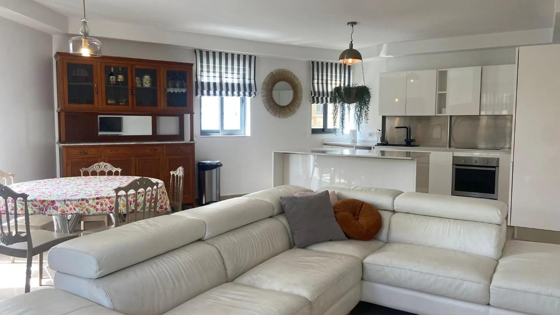 Cozy 2 Bedroom Apartment Near Seafront Gzira